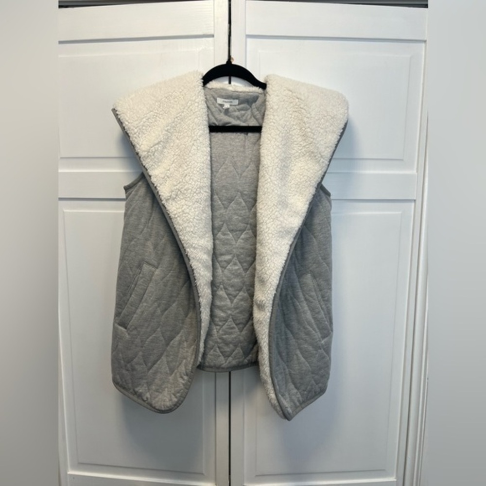 Maurices Quilted Sherpa Hooded Vest Size Women’s Medium Color Gray